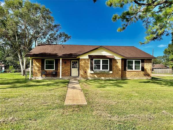 1225 Avenue I, Danbury, TX 77534