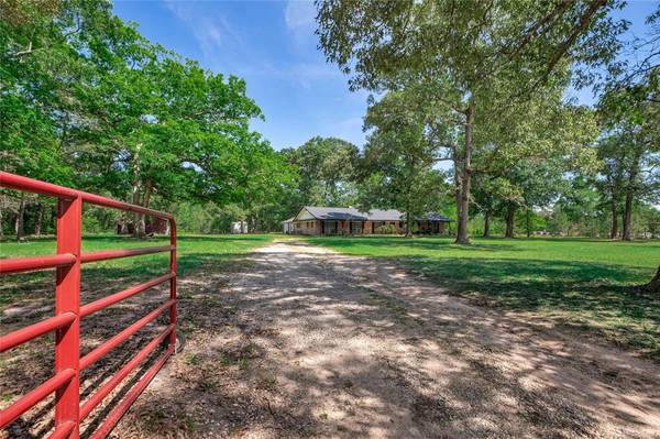 206 N Duck Creek RD, Cleveland, TX 77328