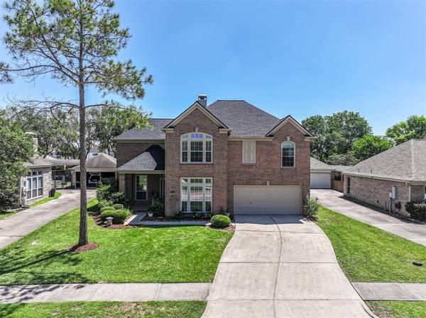 245 Farnworth LN, League City, TX 77573