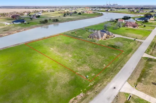 6818 Brazos Lakes DR, Richmond, TX 77469