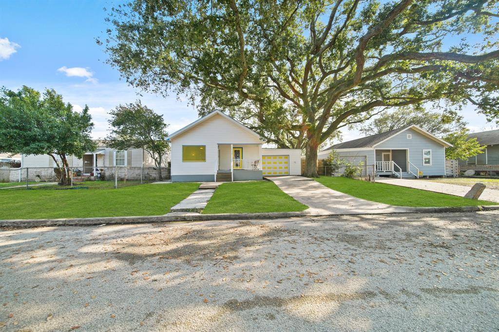 5113 Avenue R 1/2, Galveston, TX 77551