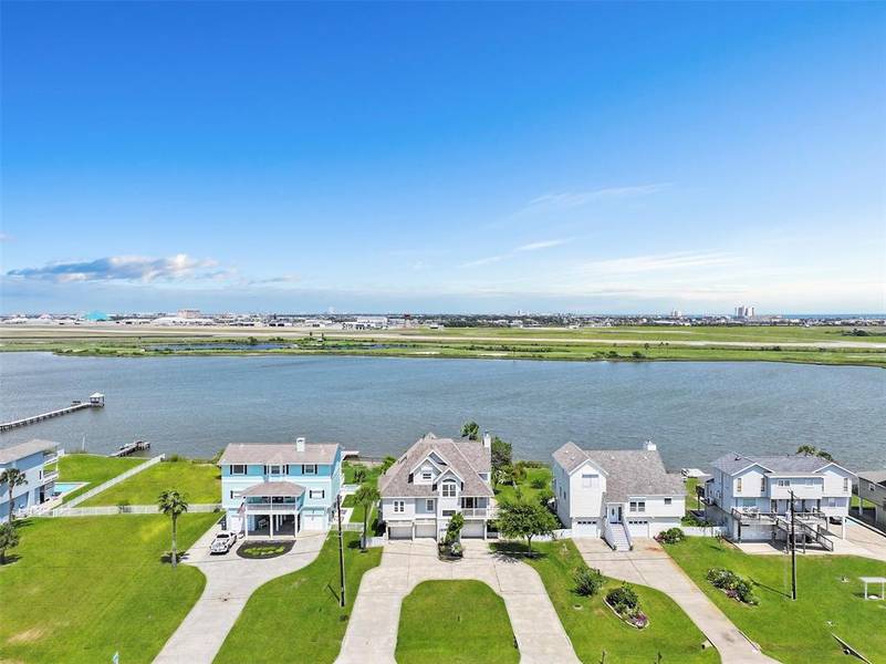 2612 Sydnor LN, Galveston, TX 77554