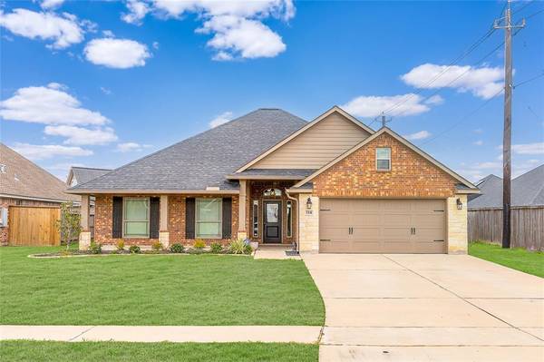 114 Cinnamon LN, Lake Jackson, TX 77566