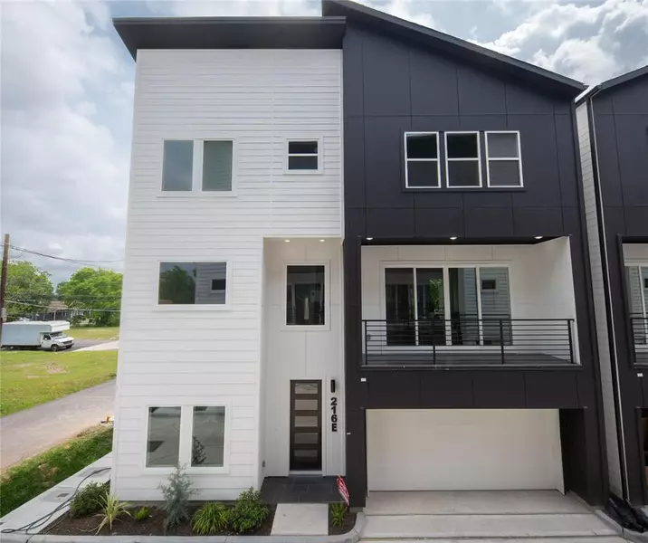 216D E 31st 1/2 ST, Houston, TX 77018