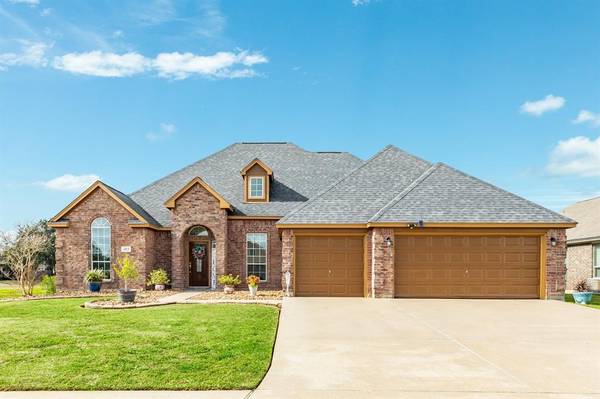 203 Majestic Oak CIR, Lake Jackson, TX 77566