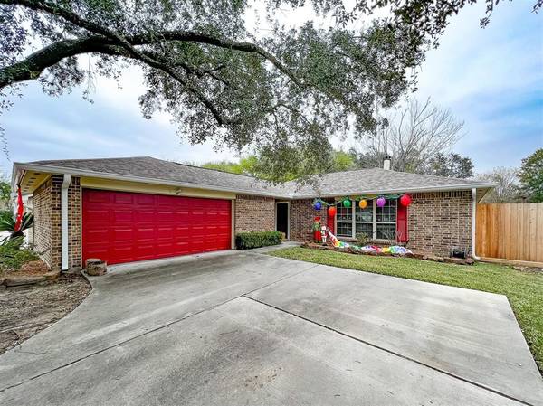 318 Knoll Forest, League City, TX 77573