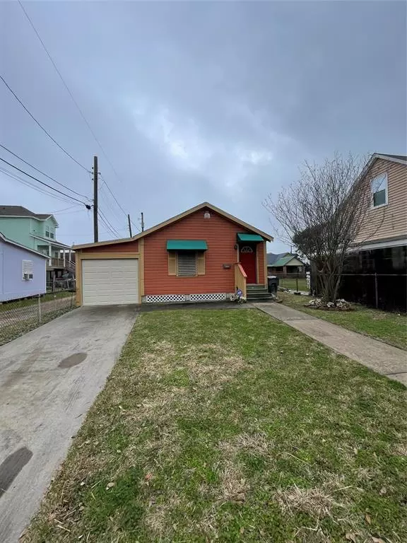 3015 Avenue L, Galveston, TX 77550