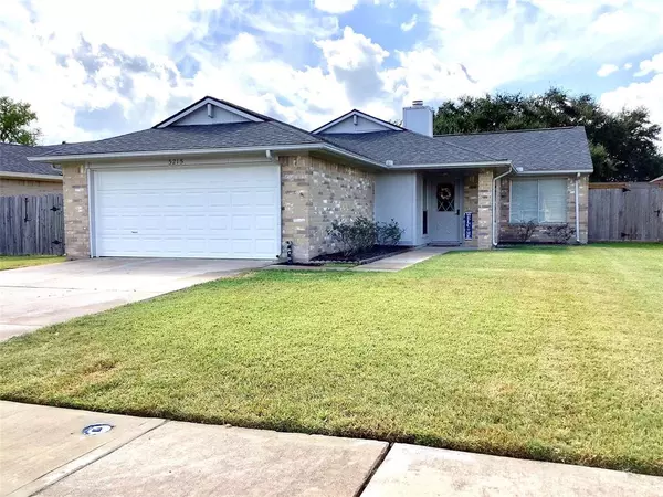 3215 W Heatherock CIR, Sugar Land, TX 77479