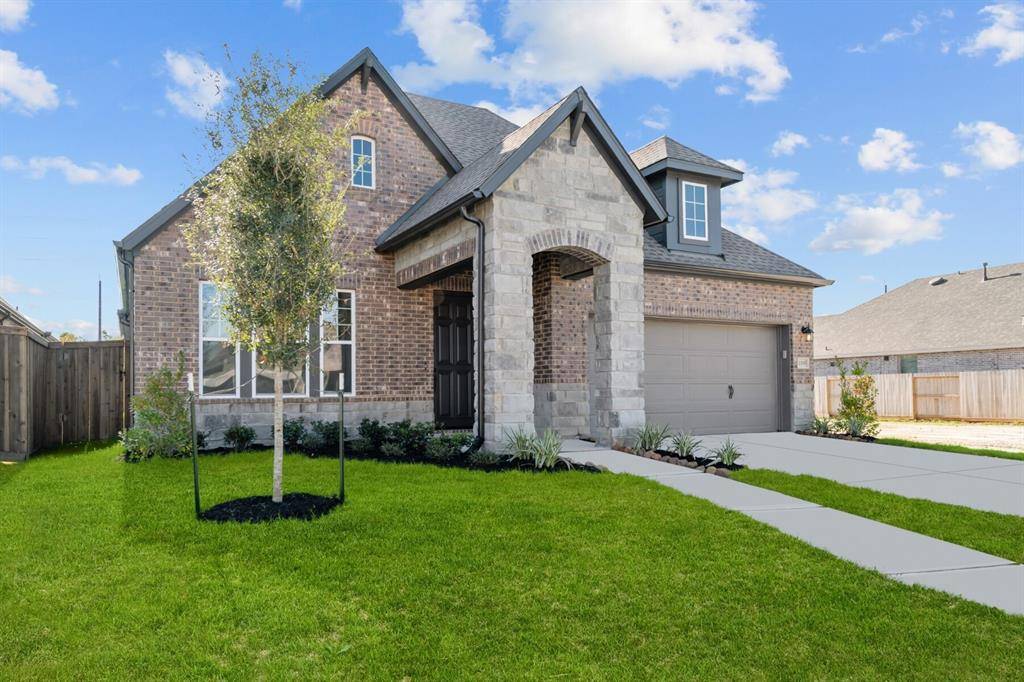 12335 Grassy Bend DR, Mont Belvieu, TX 77523