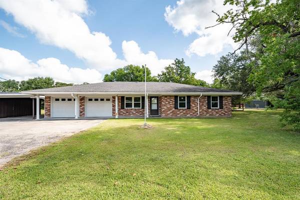 618 Franzen RD, Winnie, TX 77665