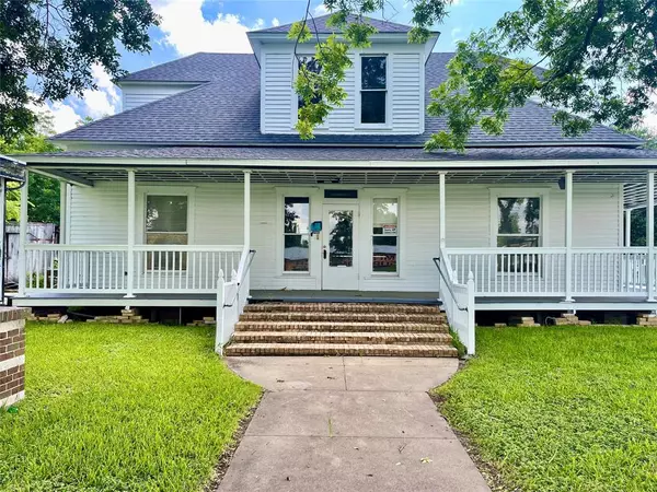 200 W Post Office ST, Eagle Lake, TX 77434