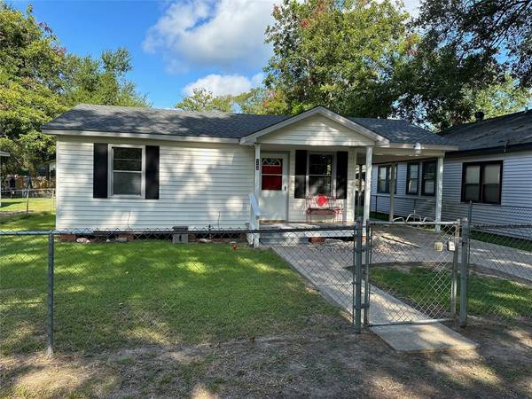 1109 Railroad ST, Silsbee, TX 77656