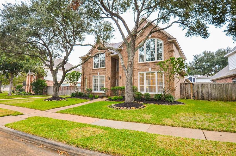 7042 Glenwood DR, Sugar Land, TX 77479