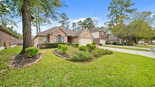 27 N Merryweather CIR, Conroe, TX 77384