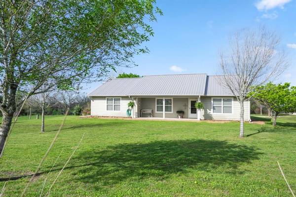 1062 County Road 252, Weimar, TX 78962