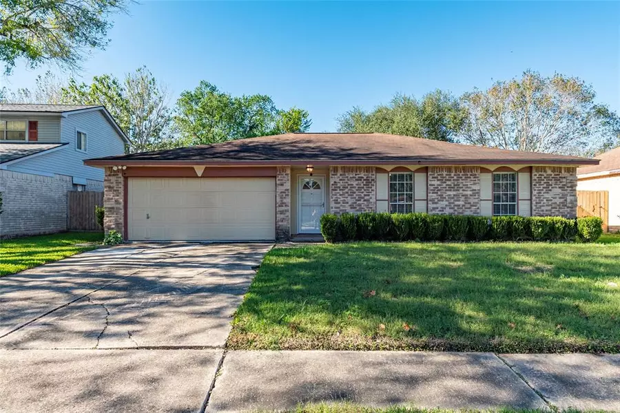 211 Leafwood CIR, League City, TX 77573