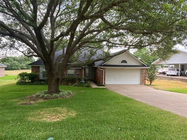 902 Lawndale AVE, Brenham, TX 77833