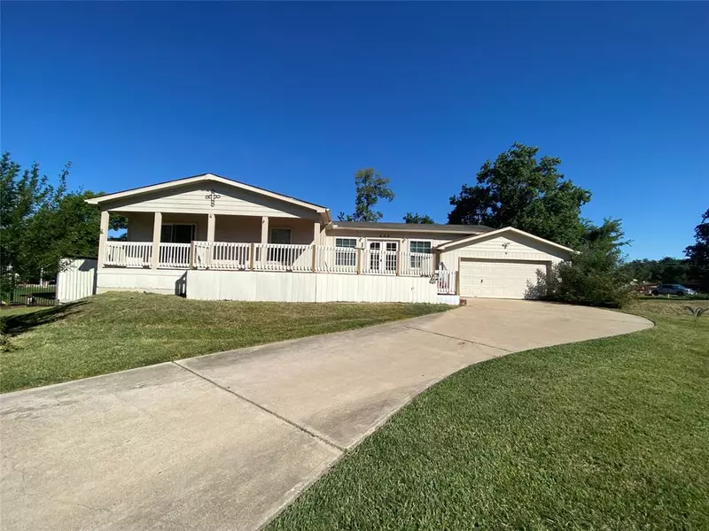 608 Seagrove ST, Shoreacres, TX 77571