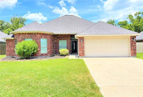 1014 Cardinal CT, Richwood, TX 77566