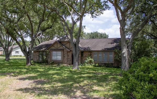 2605 Wood Creek DR, Pearland, TX 77581