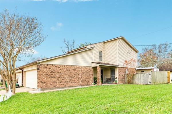 1223 Dennis AVE, Angleton, TX 77515