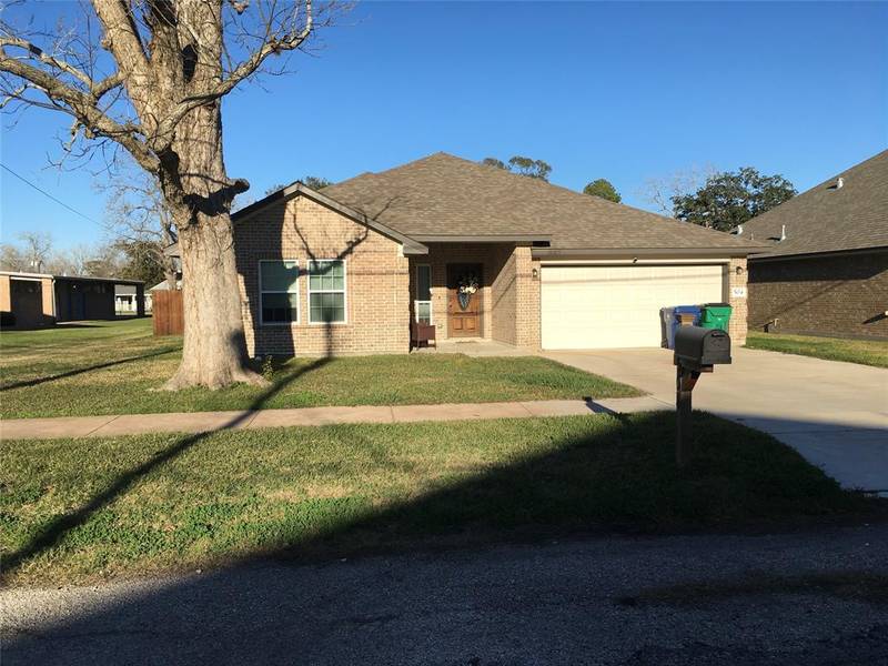 504 N Elm Street, Sweeny, TX 77480