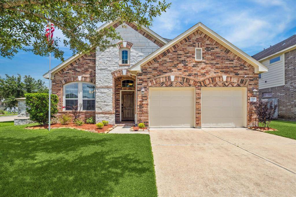 2103 Pleasant Valley RD, Pearland, TX 77581