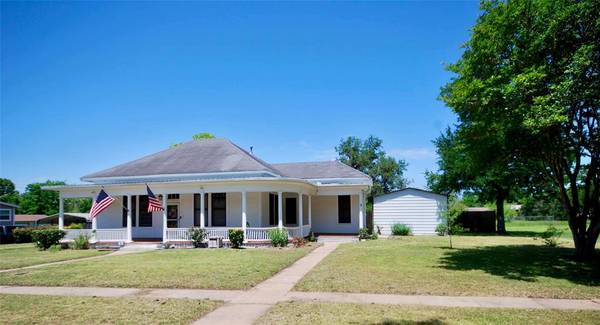 403 E 7th ST, Flatonia, TX 78941