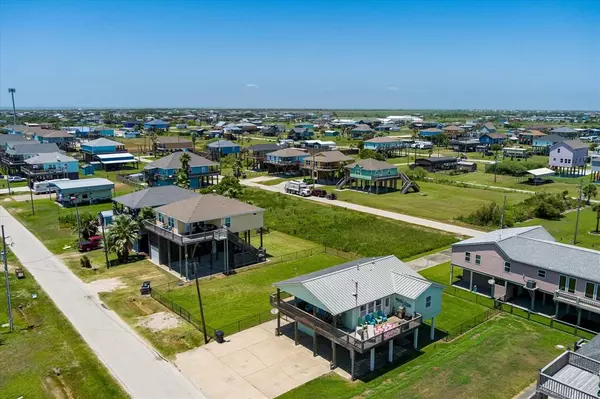 Crystal Beach, TX 77650,882 S Tinkle LN