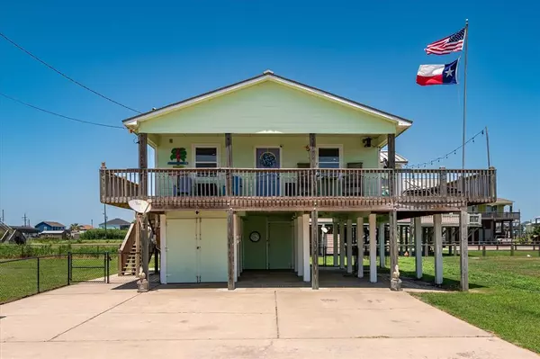 882 S Tinkle LN, Crystal Beach, TX 77650