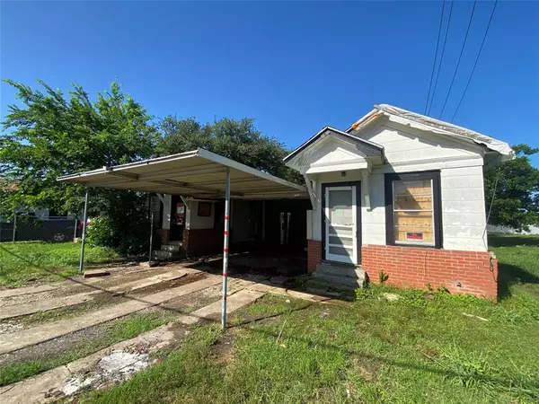 114 S Iowa ST, La Porte, TX 77571