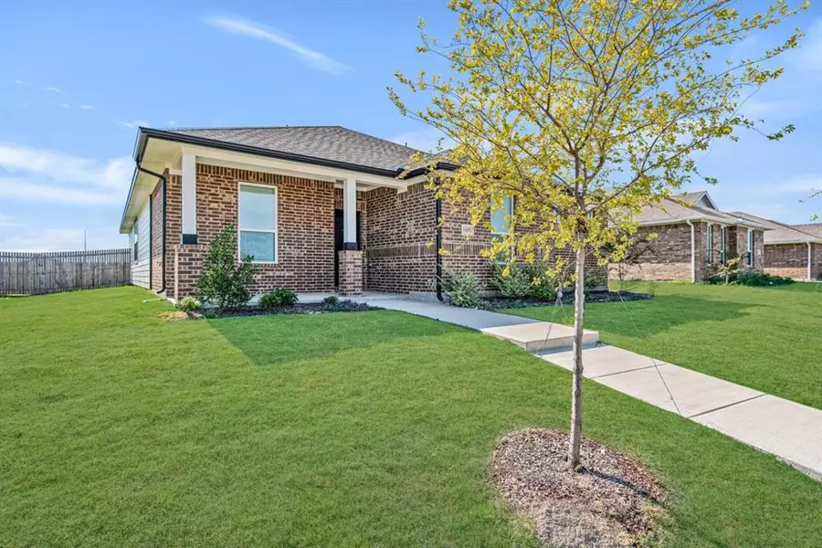 1411 Marvin GDNS, Lancaster, TX 75134