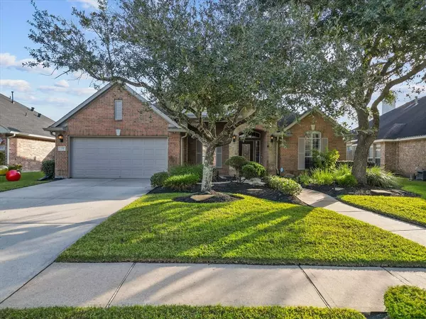 235 Farnworth LN, League City, TX 77573