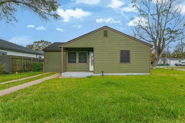 749 Lorrain ST, Angleton, TX 77515