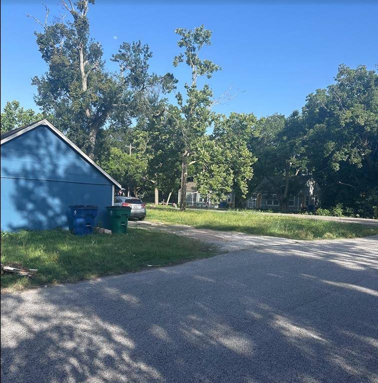 Angleton, TX 77515,310 N Rock Island ST