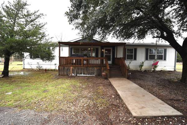 5526 Highway 90, Madisonville, TX 77864