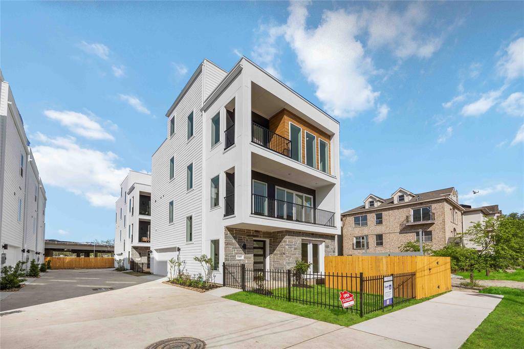 4411 Caroline ST, Houston, TX 77004