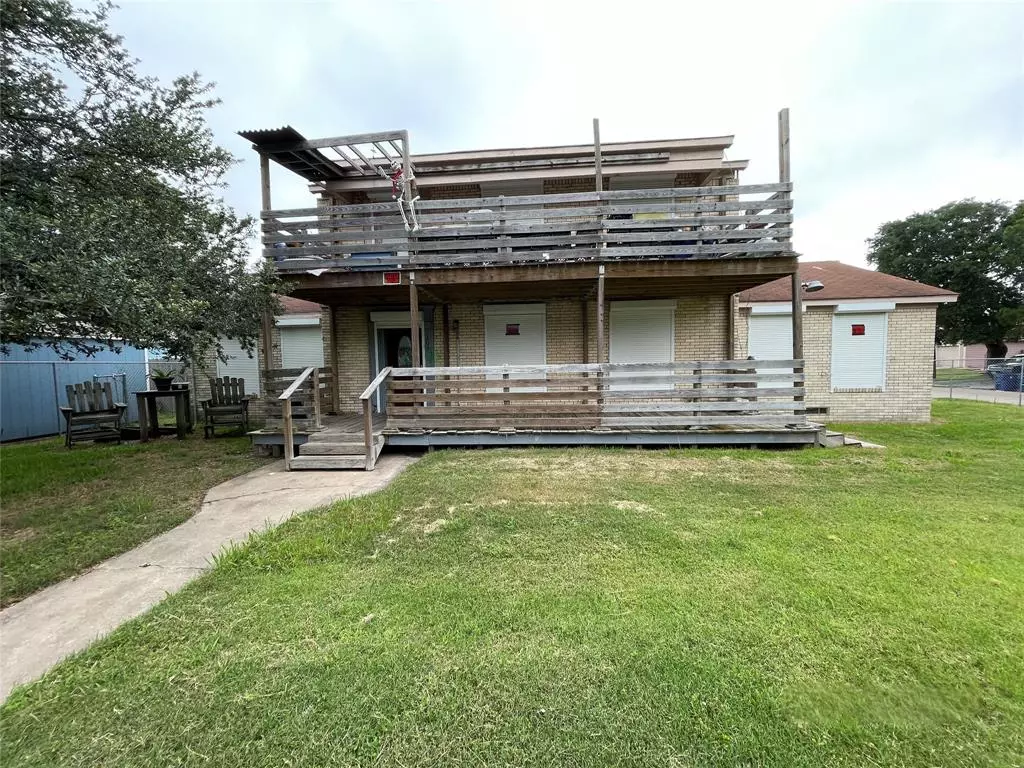 Texas City, TX 77590,104 12th AVE N