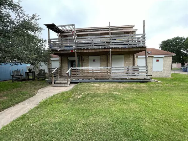 104 12th AVE N, Texas City, TX 77590