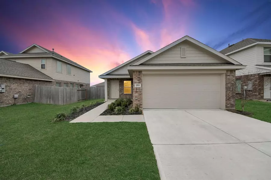 253 Bennett Loop, Angleton, TX 77515