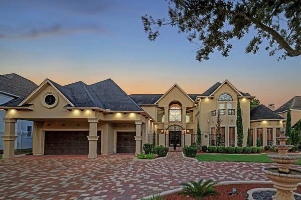 16 Lake Mist CT,  Sugar Land,  TX 77479