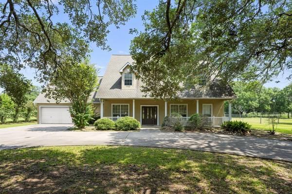 1036 Shirley Oaks ST, Columbus, TX 78934