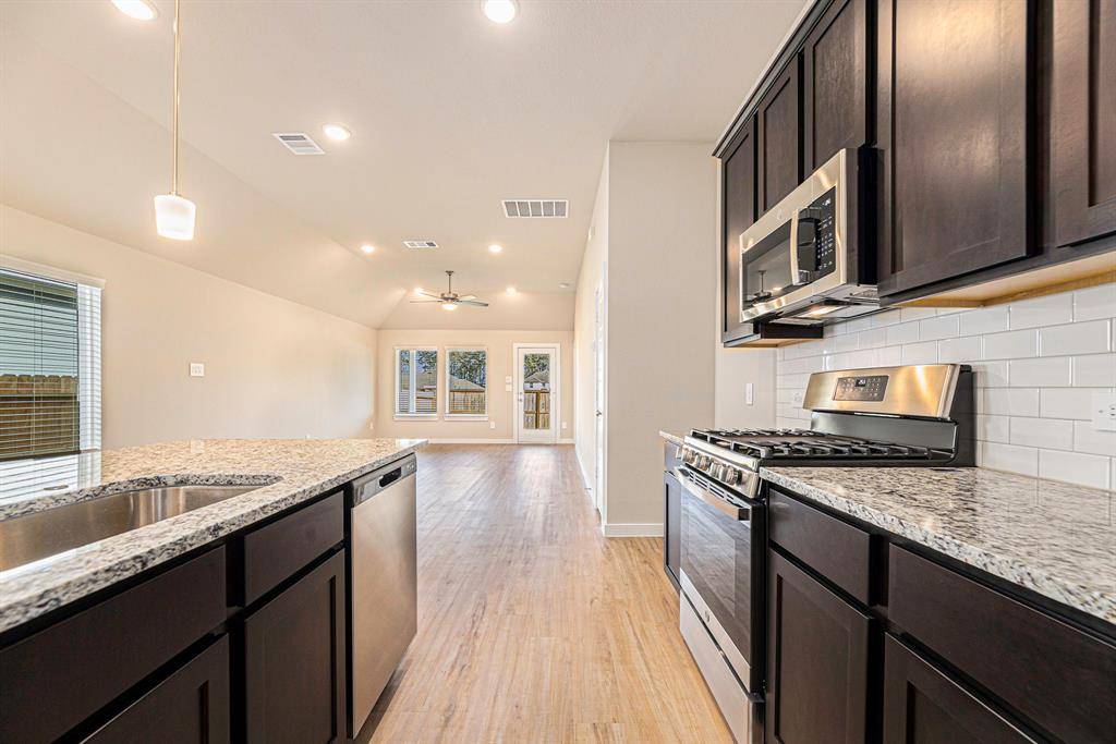 Willis, TX 77378,717 Roaring Falls DR