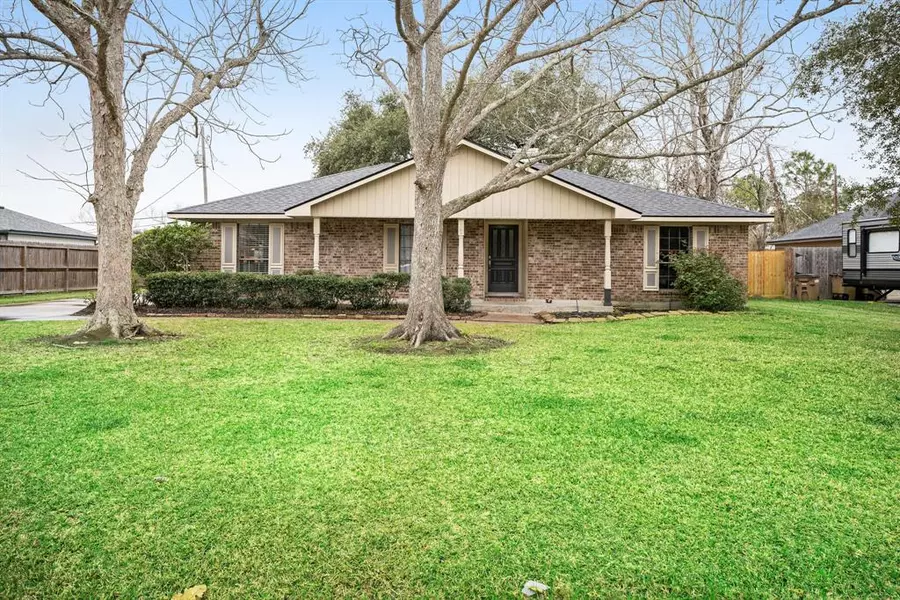 610 Renaldo ST, Dickinson, TX 77539