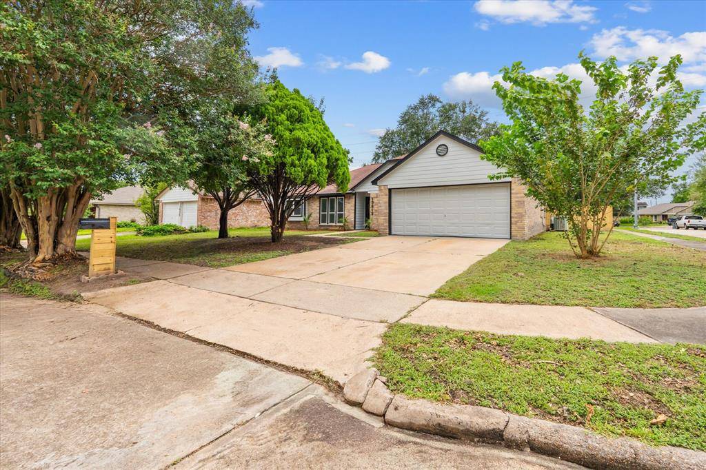 13619 Tara Oak Dr, Houston, TX 77065