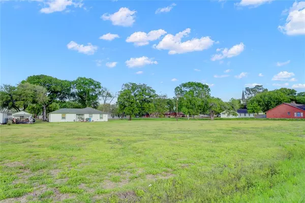 0 (Lots 3-4) N 4th ST, Beasley, TX 77417