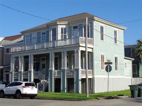 1502 Winnie ST, Galveston, TX 77550