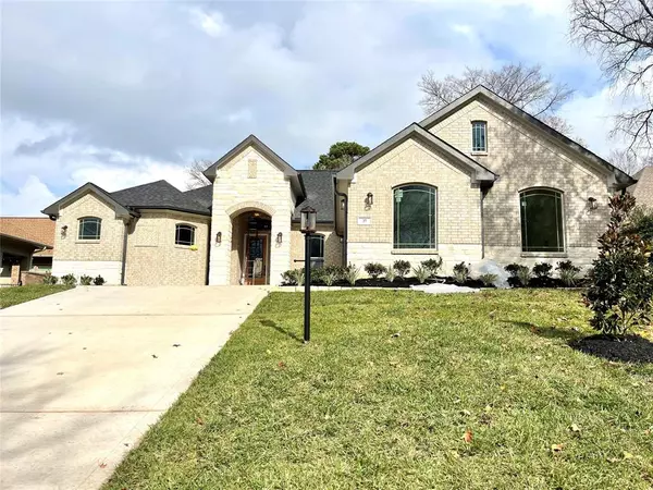 300 Camden Hills DR, Montgomery, TX 77356