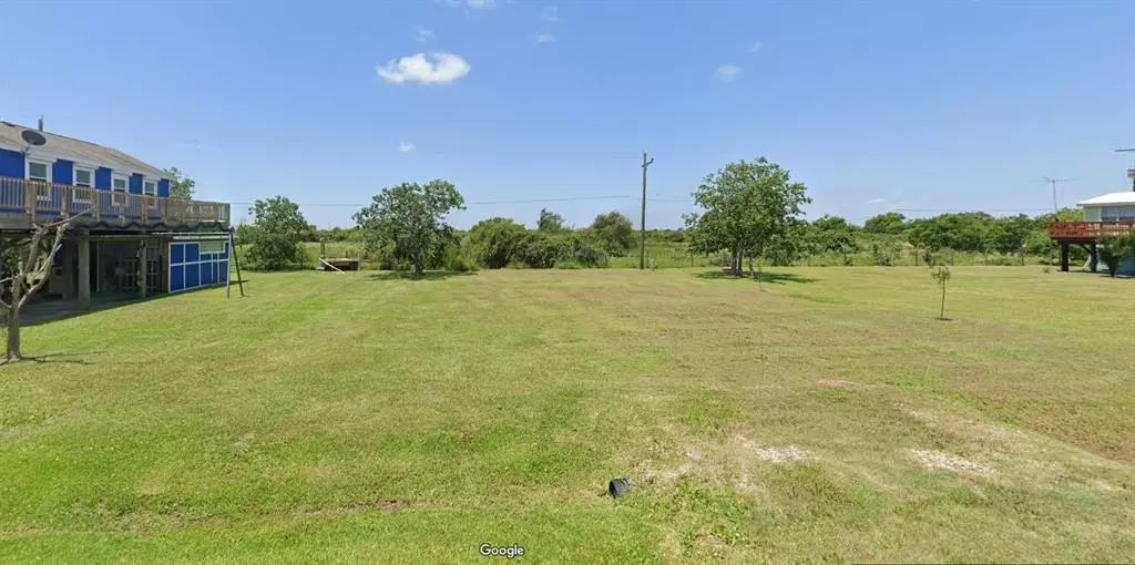 1027 Melody LN, Crystal Beach, TX 77650