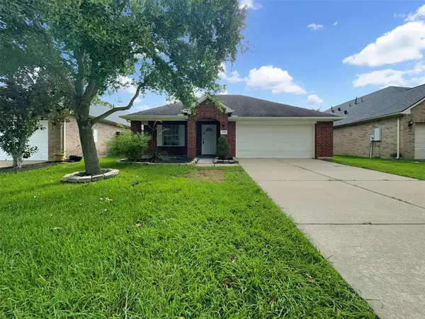 309 Glade Bridge LN, Dickinson, TX 77539